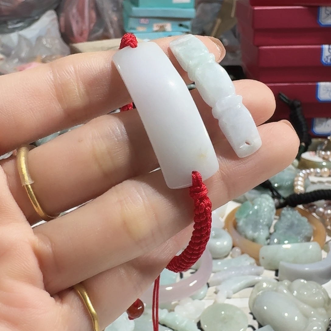 树***果翡翠未镶嵌颈饰5556