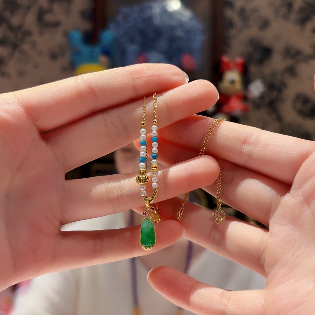 翡翠18K金镶嵌颈饰颈饰