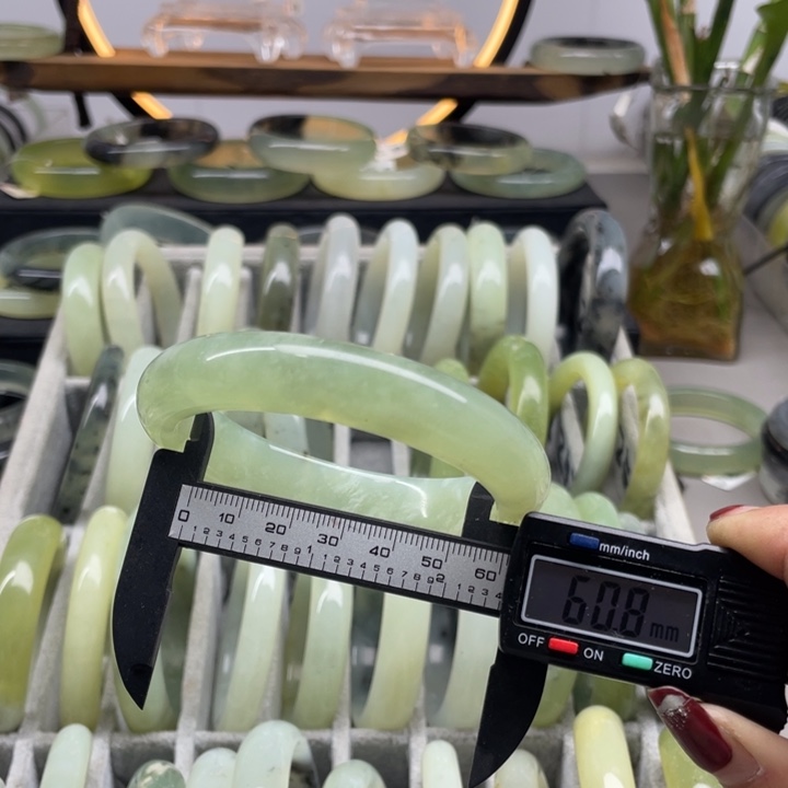 蛇纹石玉手镯未镶嵌255