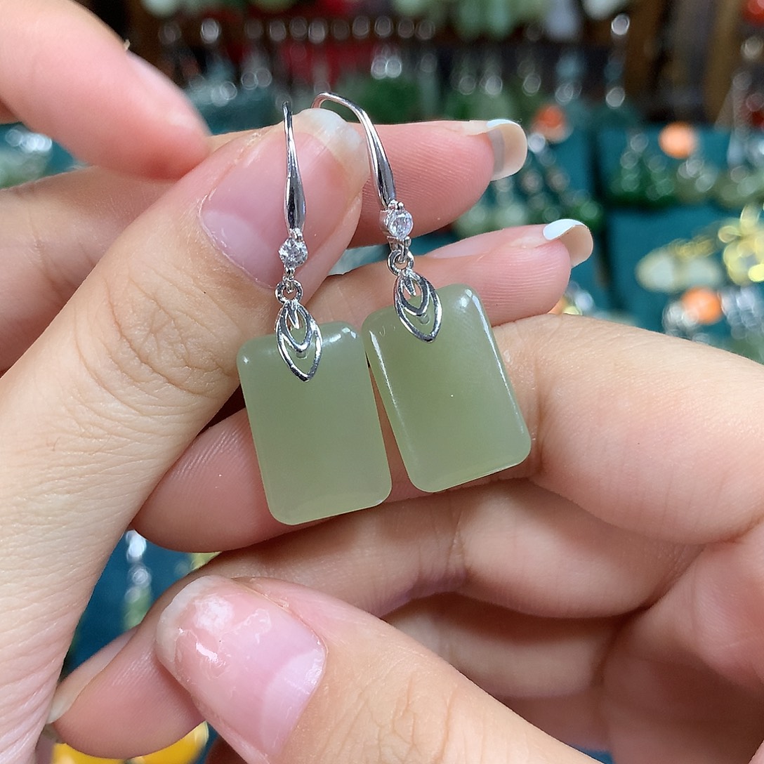 和田玉银S925镶嵌耳饰无事牌卡18左右