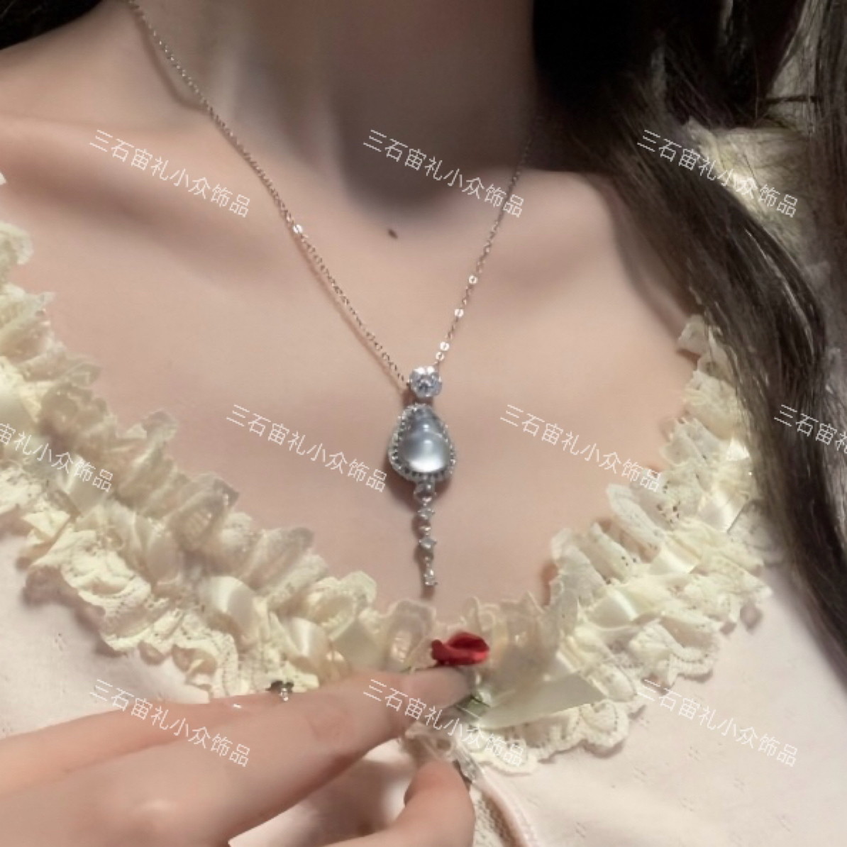 合金项链 爆闪满钻葫芦项链轻奢小众精致锁骨链高级感吊坠颈链
