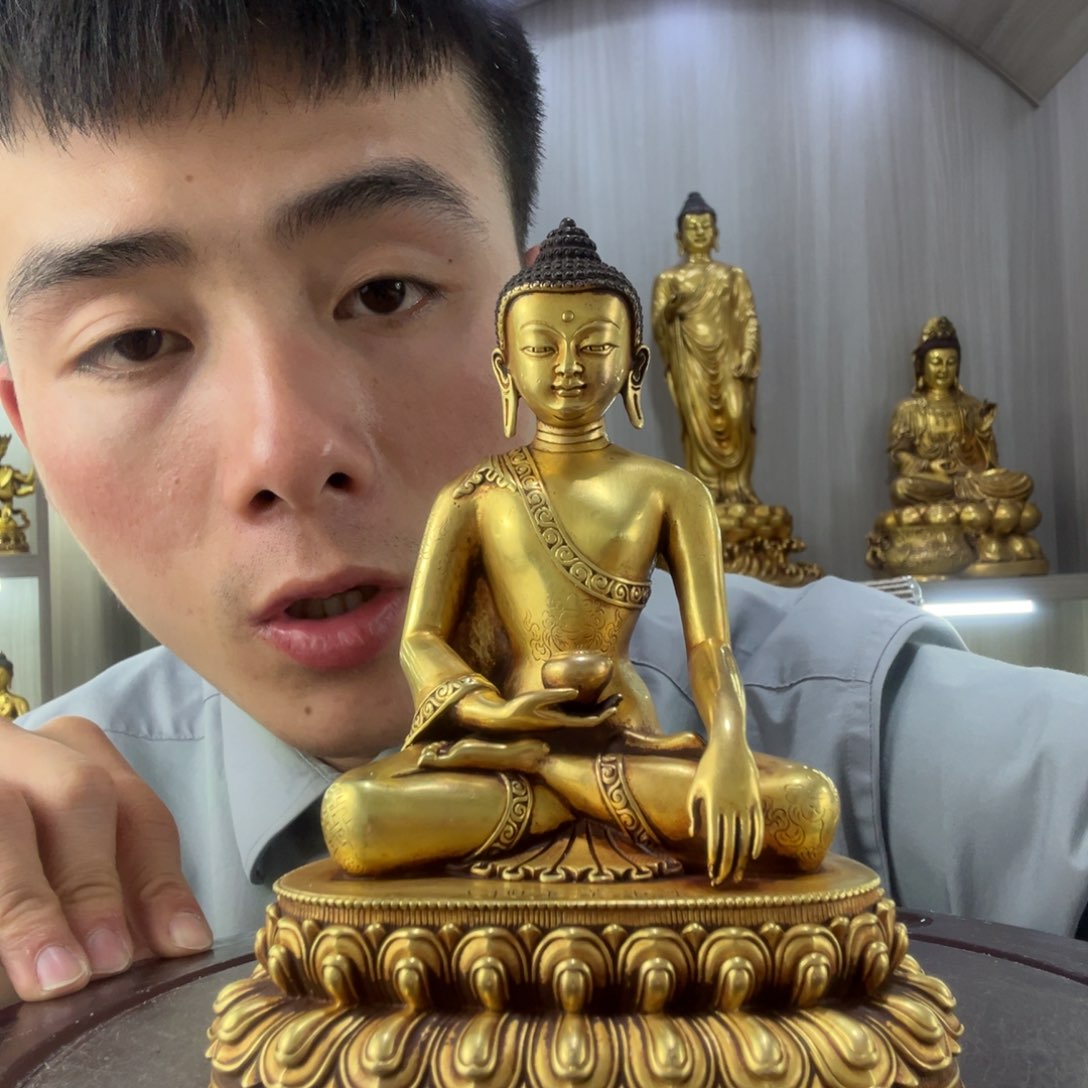 刘****人佛像的造型和造型