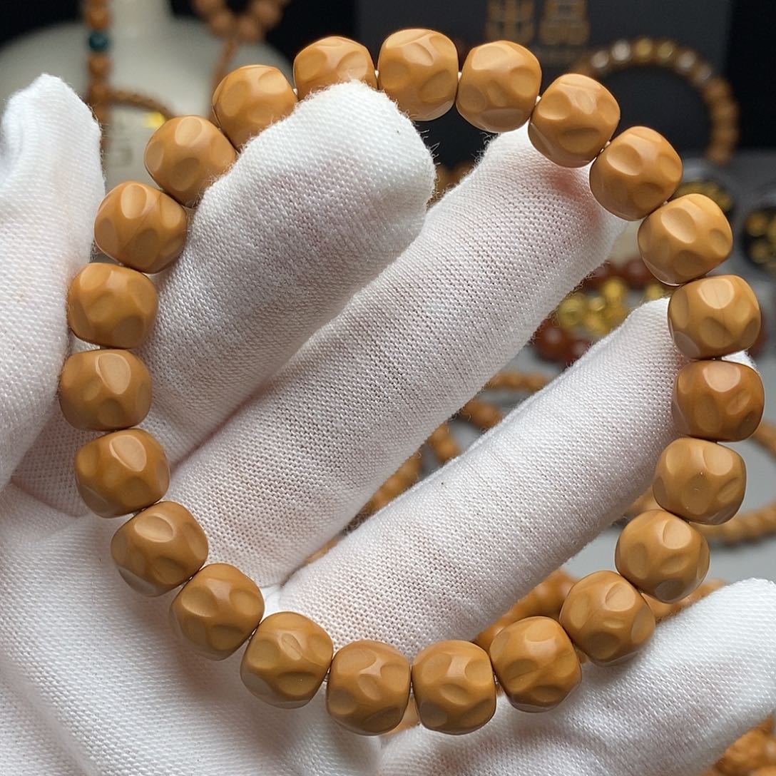 文玩核桃吊坠奶酪