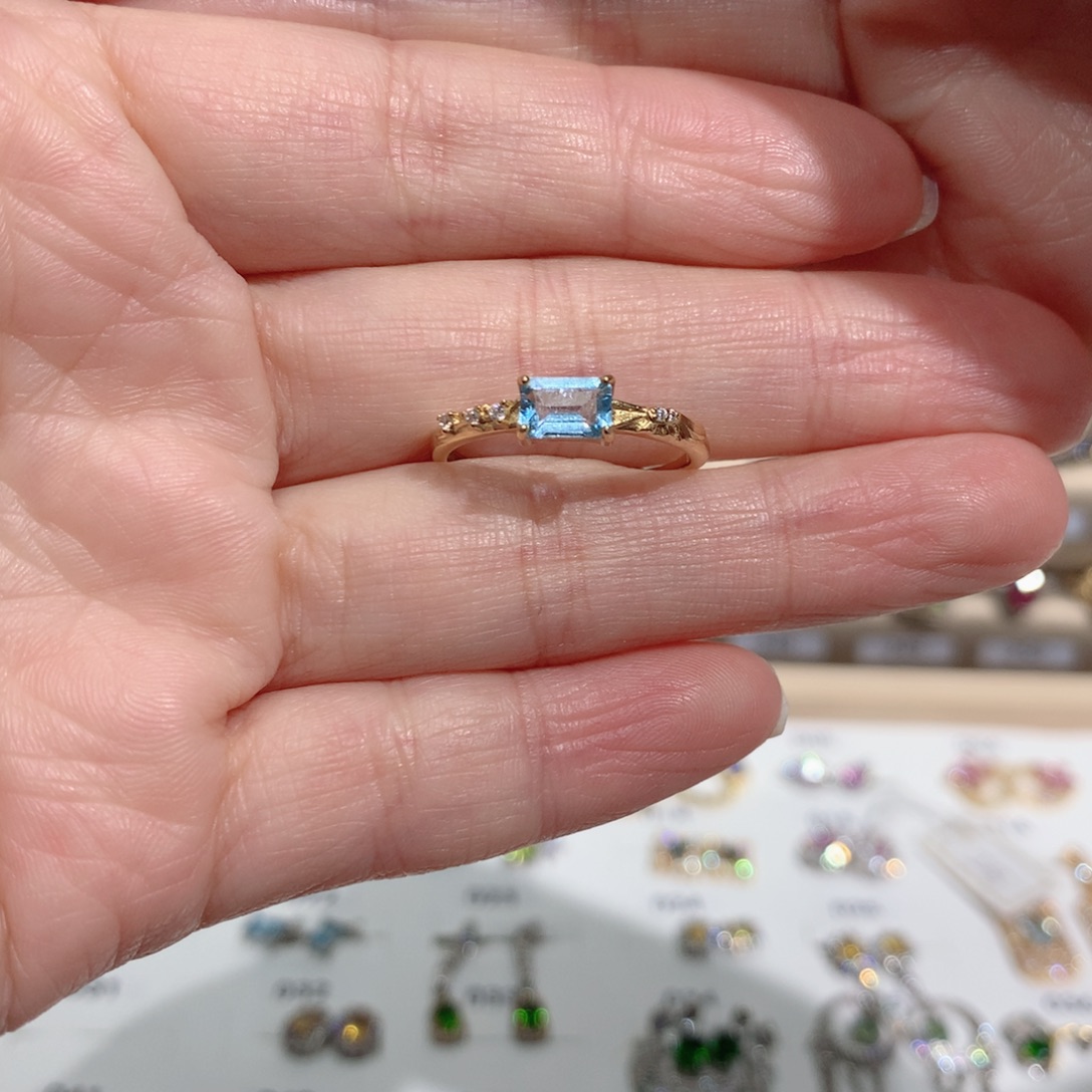 银S925镶嵌托帕石戒指