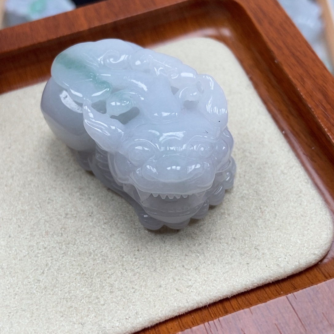 翡翠未镶嵌颈饰13