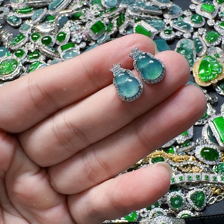 翡翠颈饰未镶嵌天然A货翡翠放漏