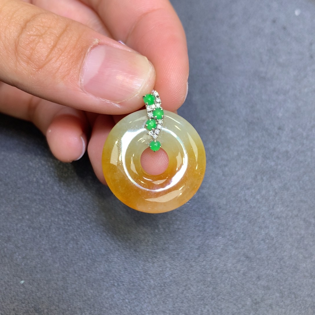 翡翠18K金镶嵌颈饰翡翠