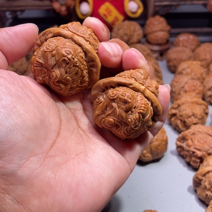 最**狼蛤蟆头雕刻的财神