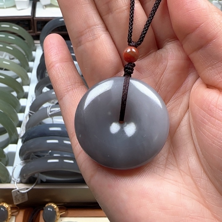 和田玉未镶嵌吊坠(赠链)