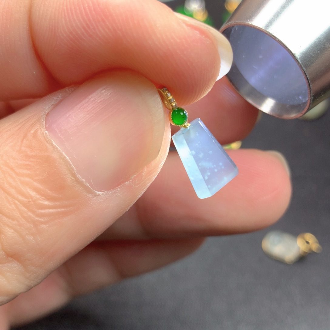 【闪购商品】颈饰18K金镶嵌翡翠翡翠