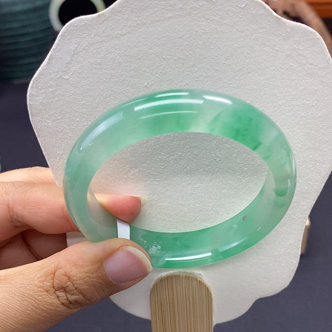 石英质玉手镯未镶嵌相*