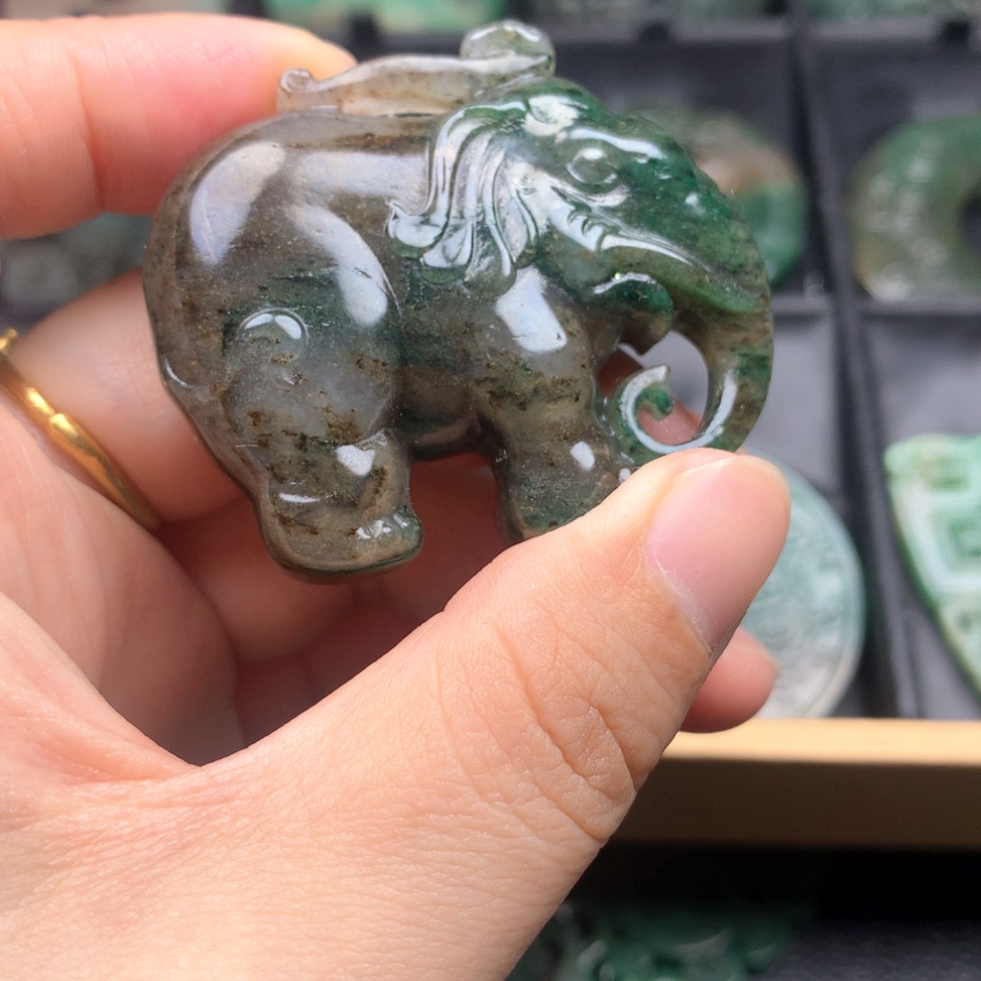 独山玉未镶嵌颈饰