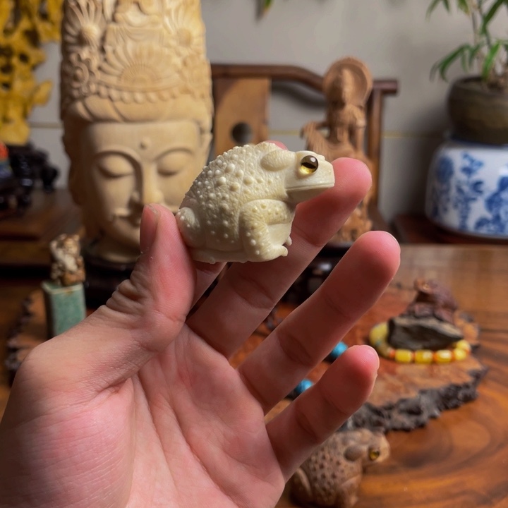柏木（崖柏）尚秋雕刻鹿角写实蟾