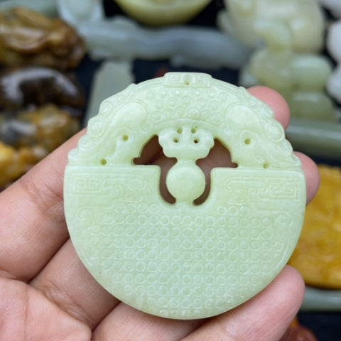 未镶嵌蛇纹石玉颈饰10