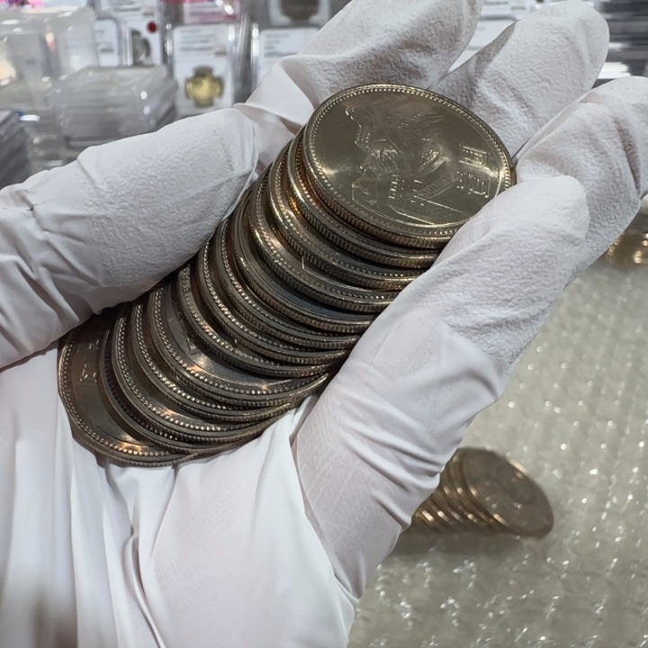 1981年长城币1元卷拆淡彩一枚