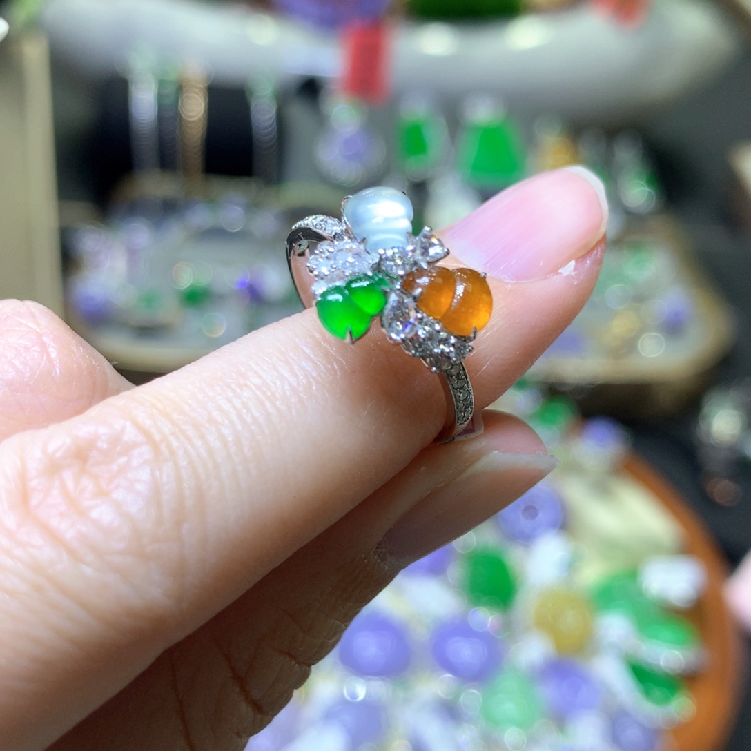 【闪购商品】翡翠颈饰18K金镶嵌翡翠吊坠项链