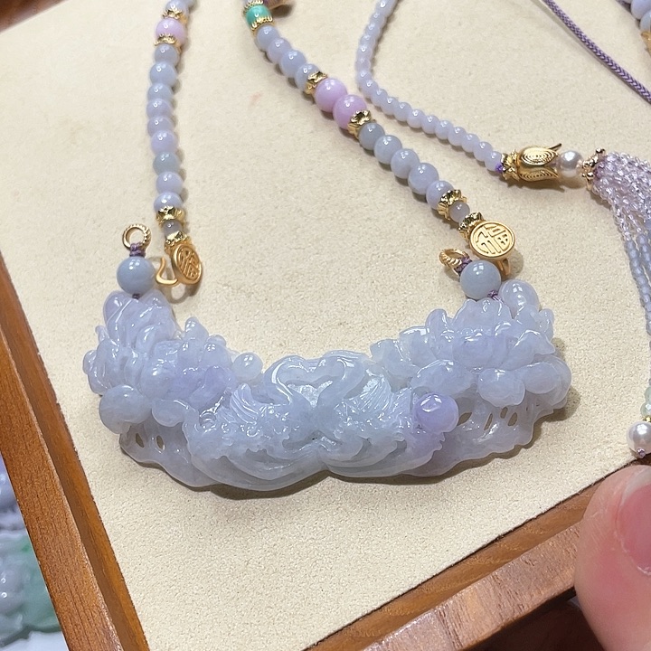 翡翠颈饰未镶嵌翡翠吊坠