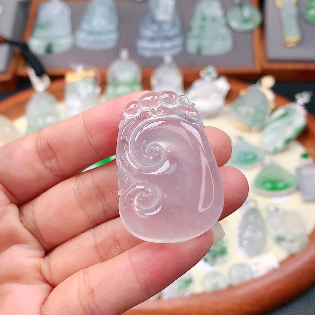 颈饰未镶嵌翡翠如意