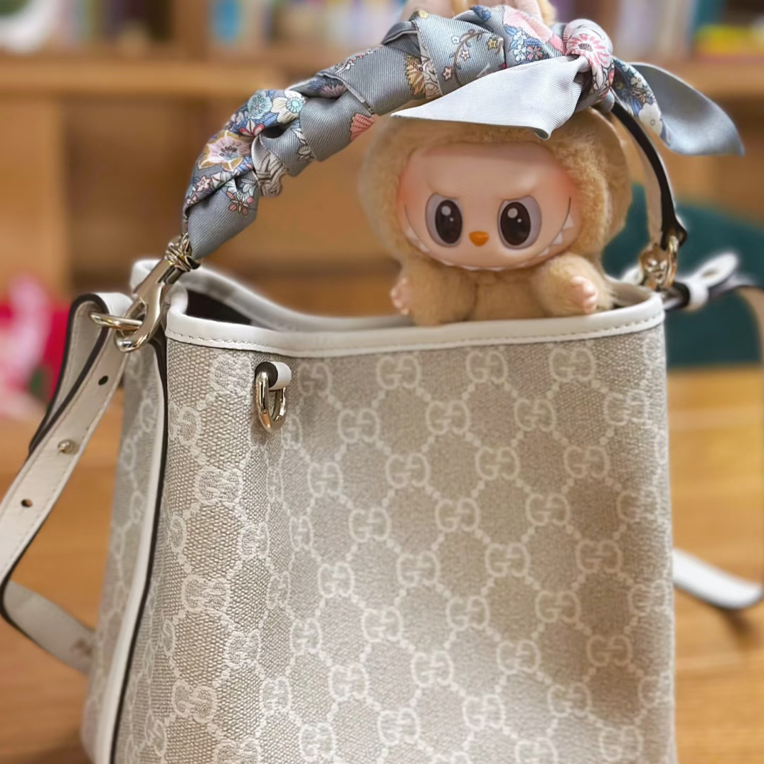 99新 GUCCI/古驰 Gucci gg emblem水桶包mini白色/99新/优选