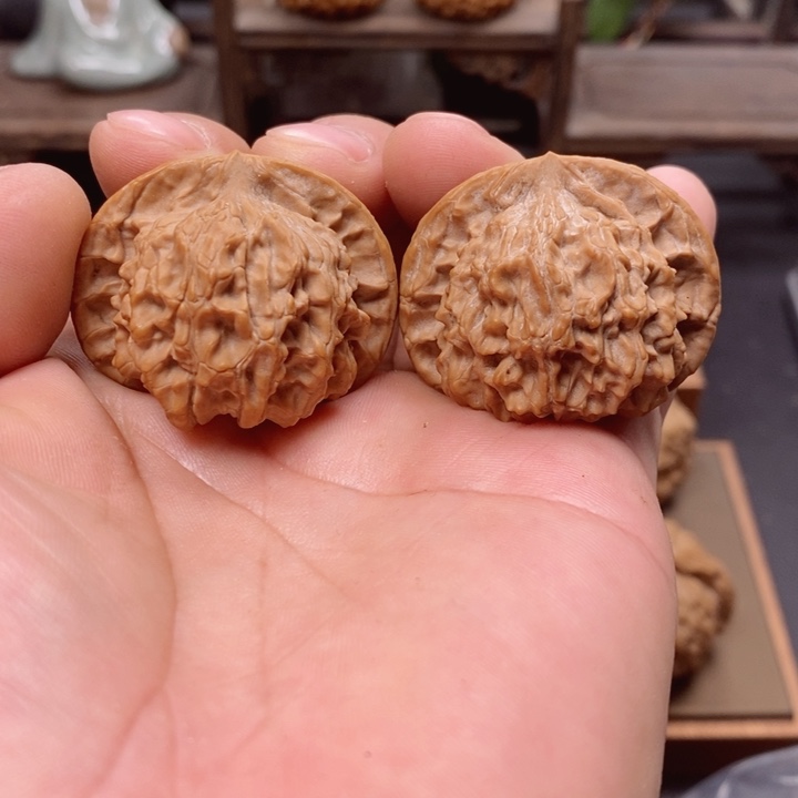 文玩核桃把件七日红