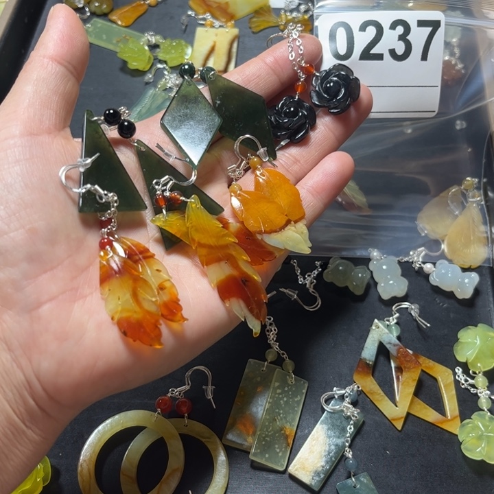 元***儿蛇纹石玉合金耳饰