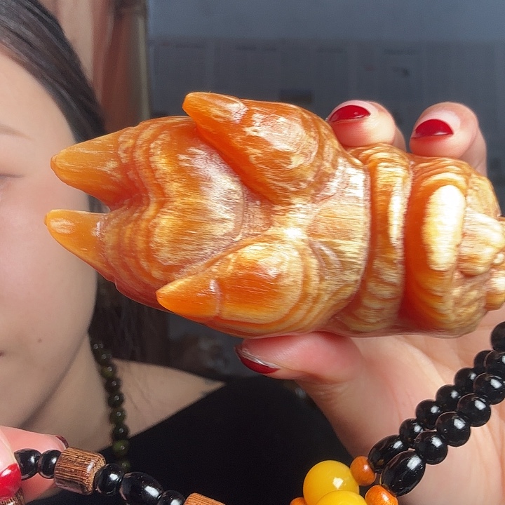 琥珀木手把件 抓钱大猪爪