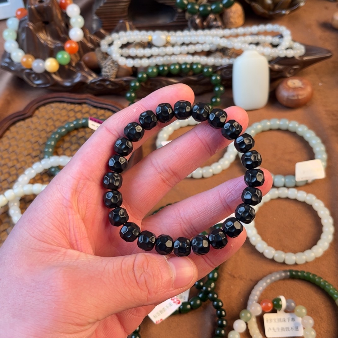 和田玉未镶嵌手串