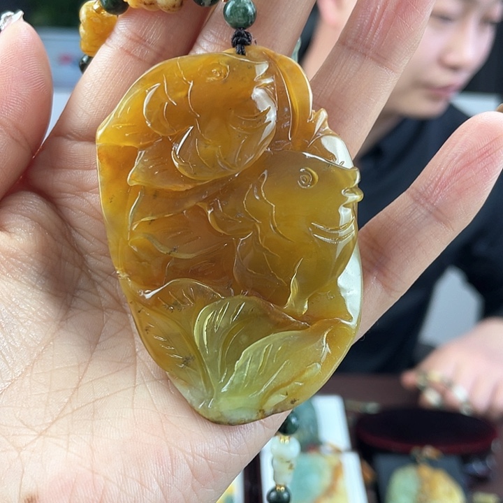 蛇纹石玉颈饰未镶嵌