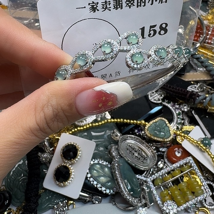 翡翠颈饰未镶嵌翡翠吊坠