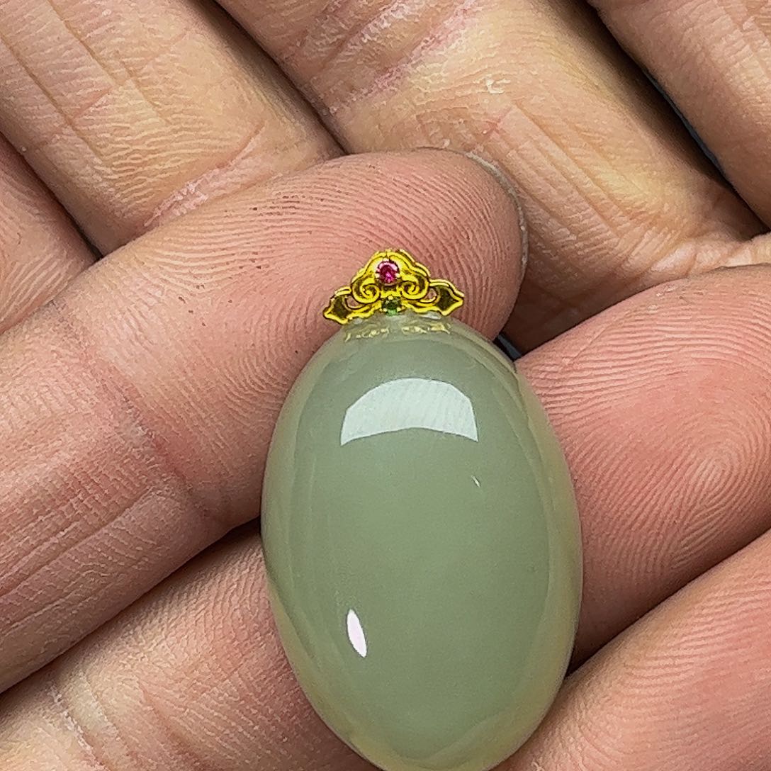 和田玉且末钢板料蛋面吊坠多样性发一未镶嵌学**进