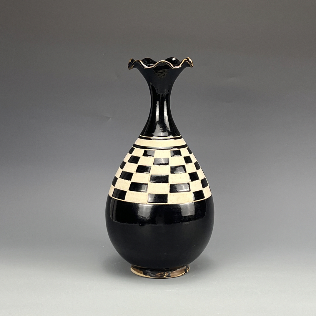 黑釉棋盘格玉壶春