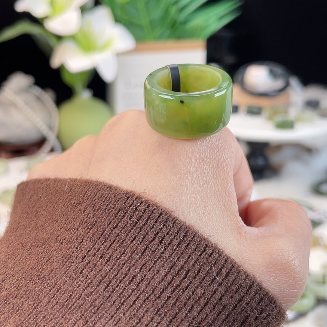 和田玉未镶嵌戒指E129黑羊洞圆切17.8