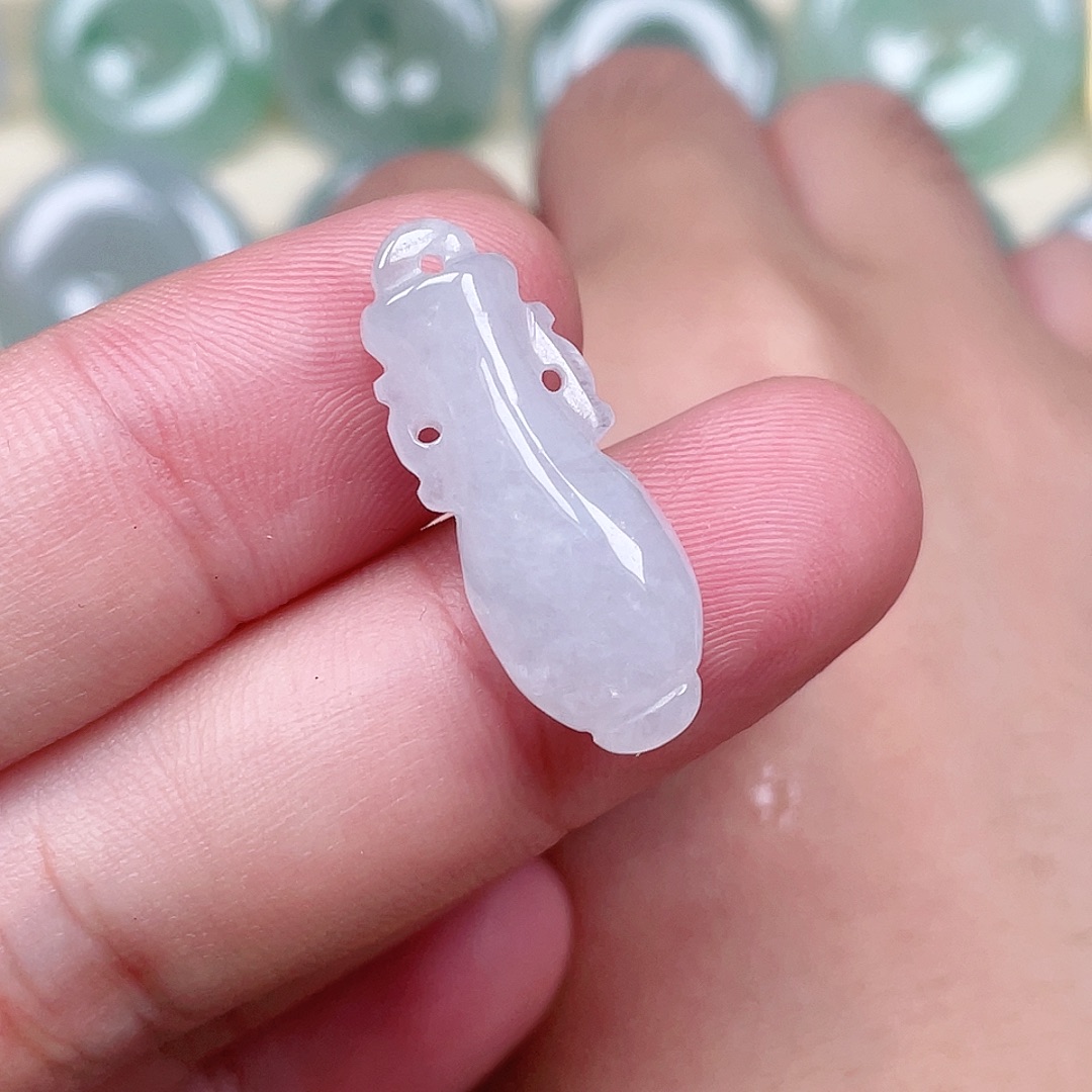 颈饰未镶嵌翡翠花瓶