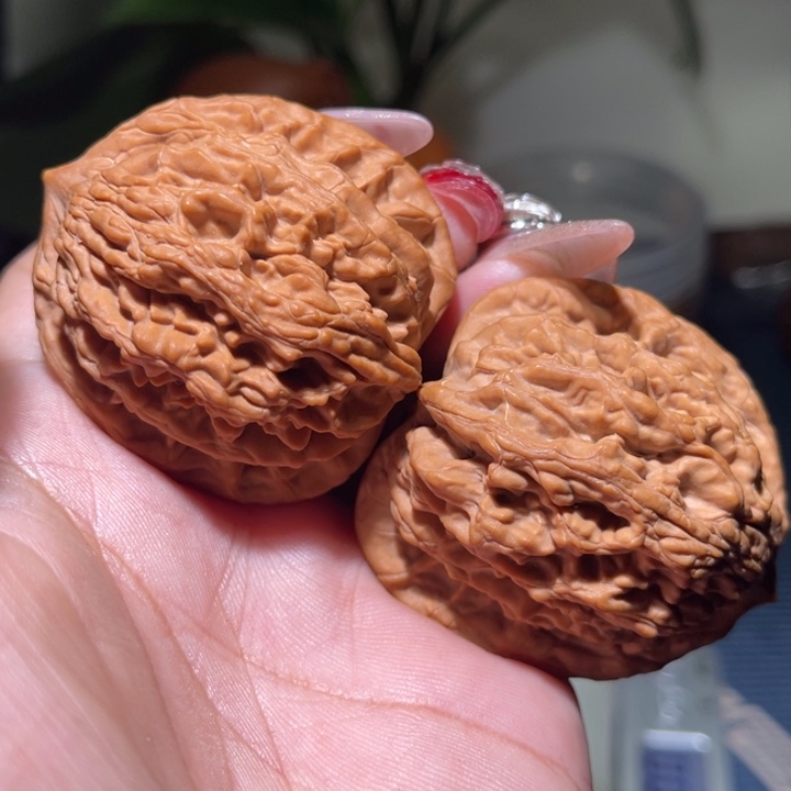 桃核把件               43虎头50克