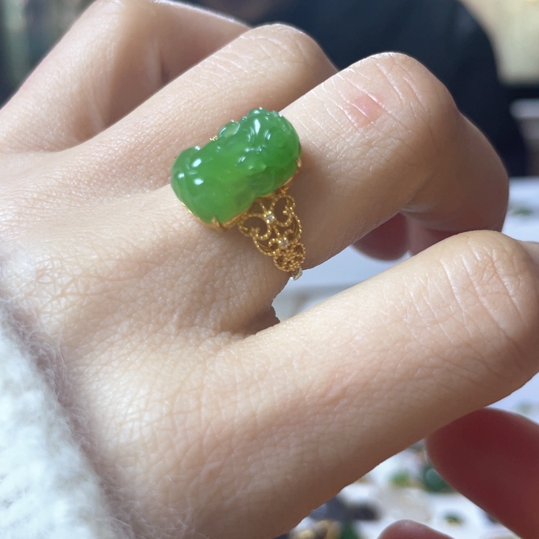 和田玉戒指18K金镶嵌