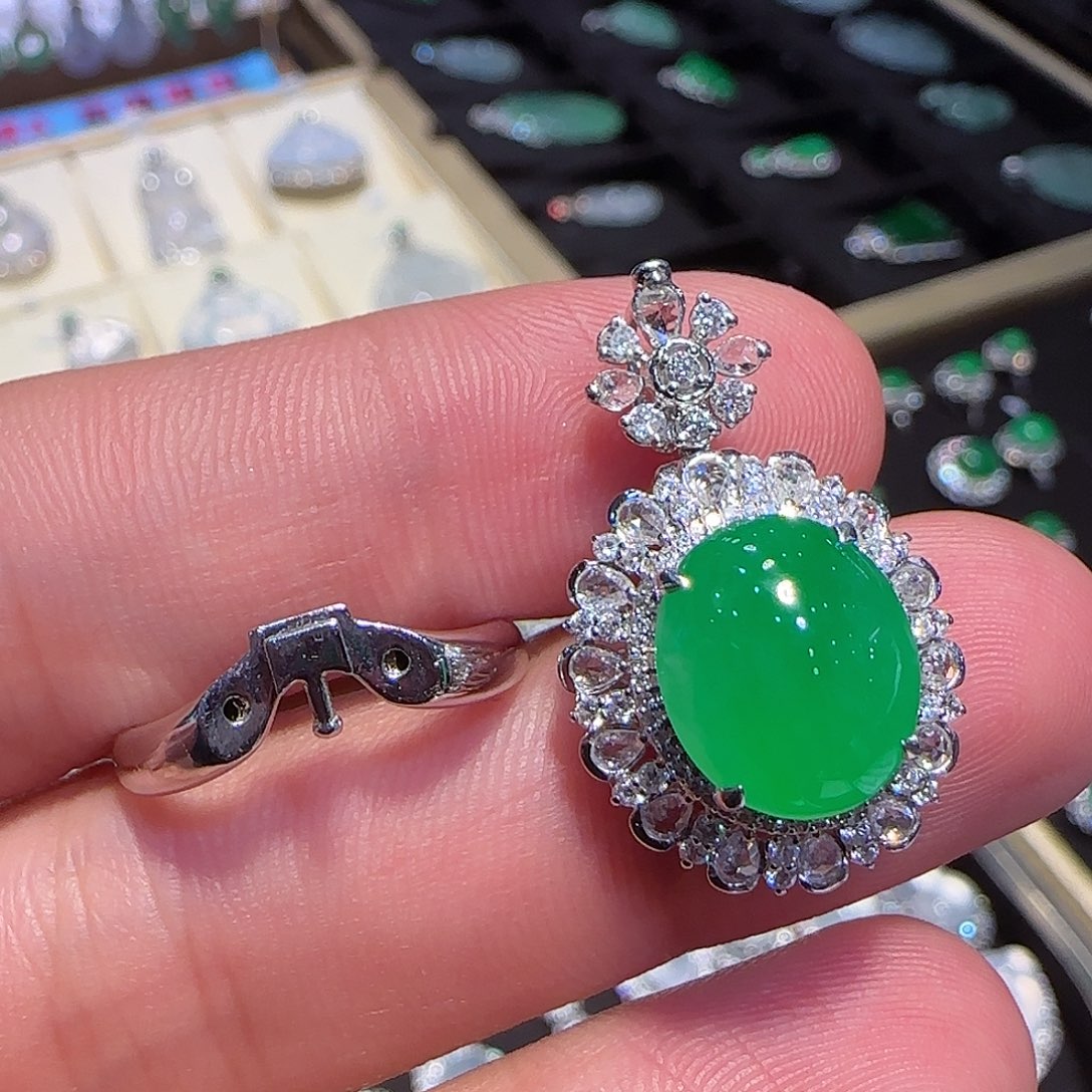 翡翠戒指18K金镶嵌戒指