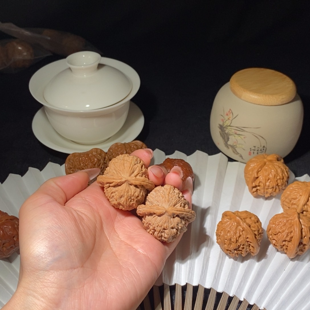 文玩核桃吊坠白狮子40