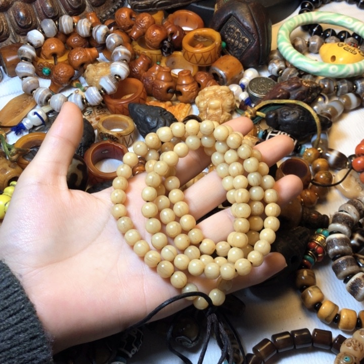 泥塑龚**财东西。             