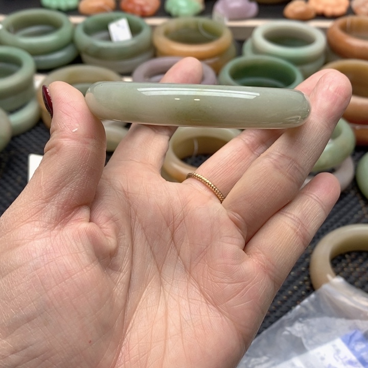 石英质玉手镯未镶嵌