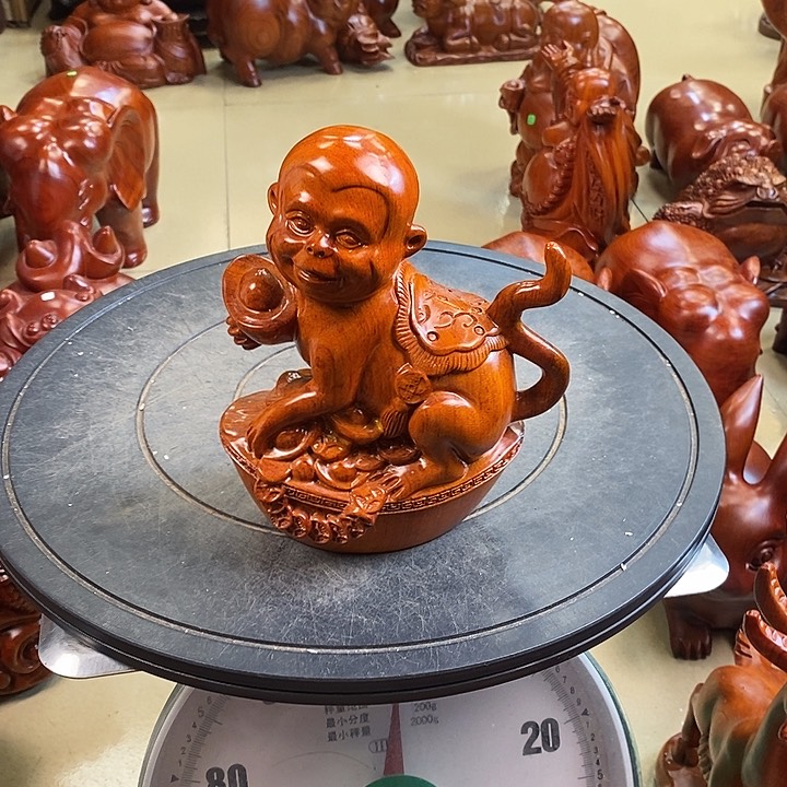 花梨木猴子一个摆件