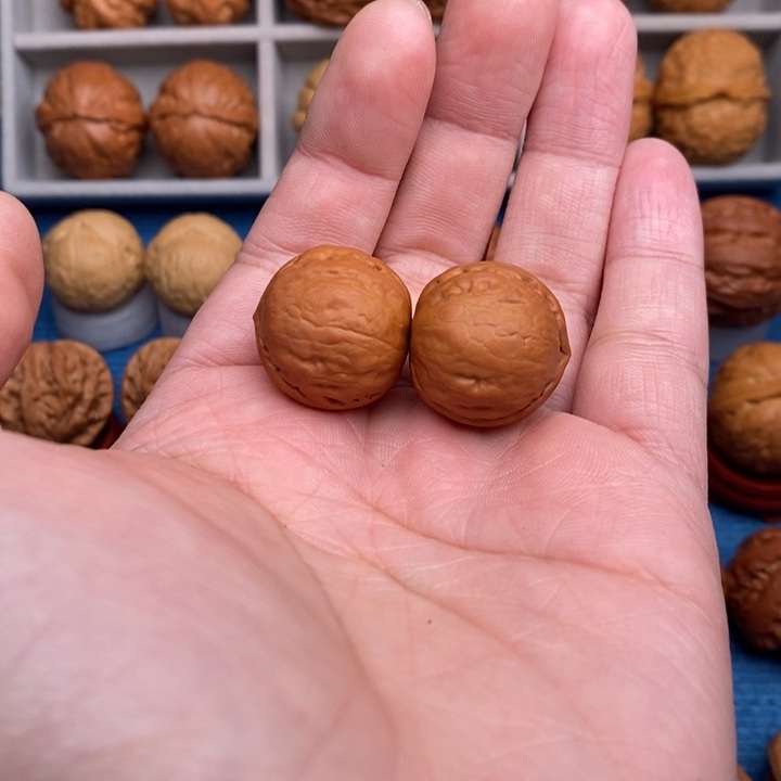 劳***婶把件文玩核桃赤霞珠