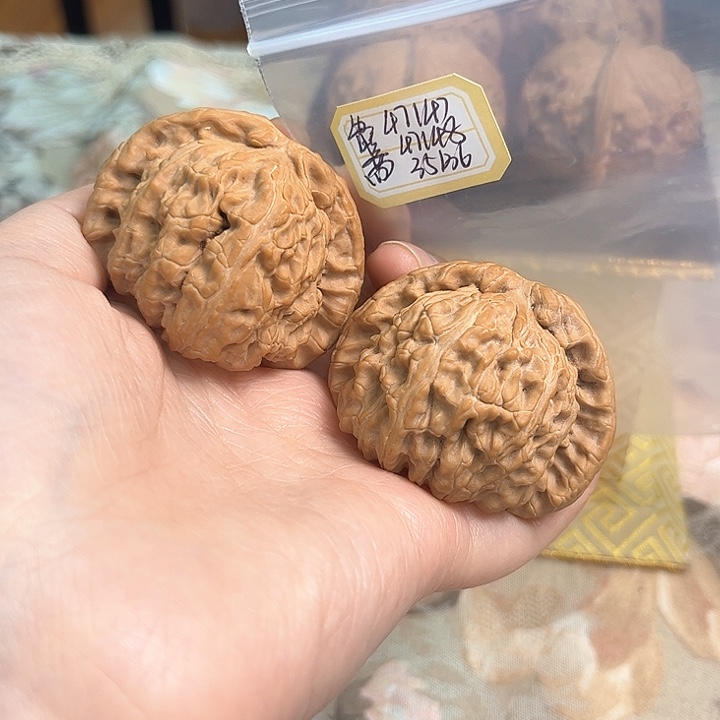 文玩核桃把件白狮子