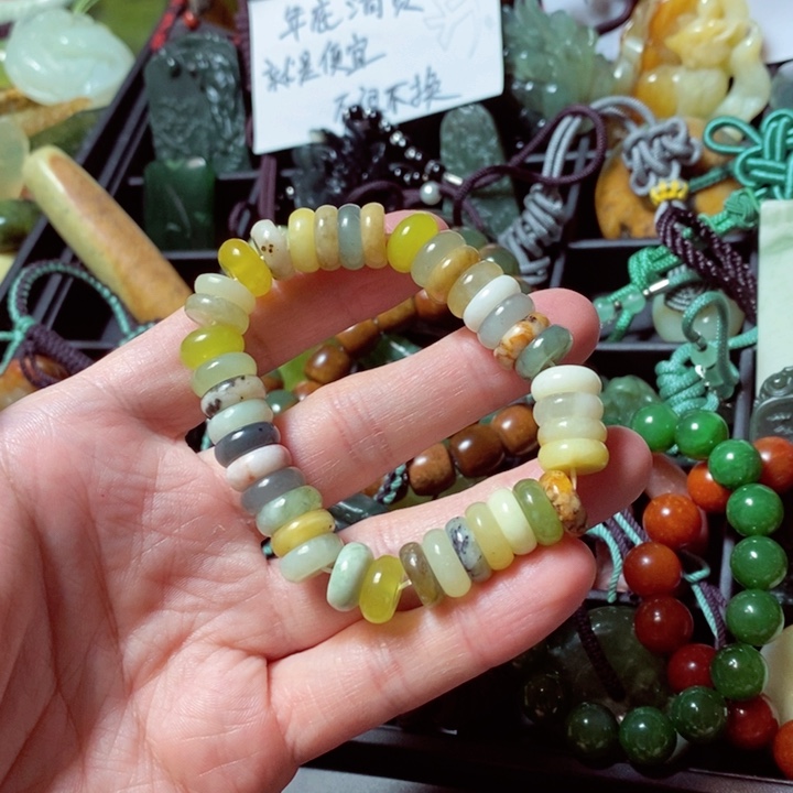 蛇纹石玉颈饰未镶嵌