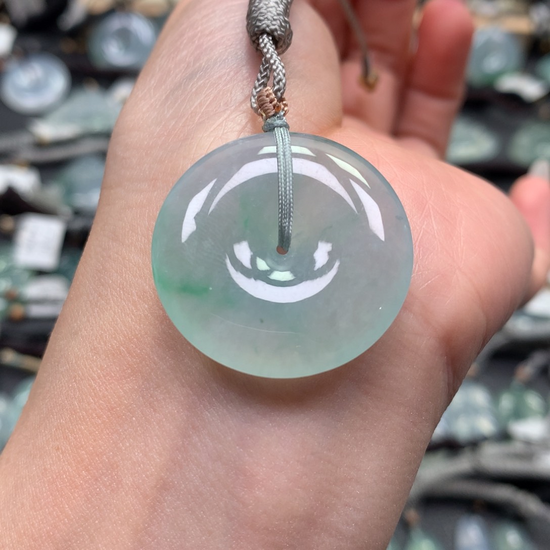 翡翠颈饰未镶嵌扣子