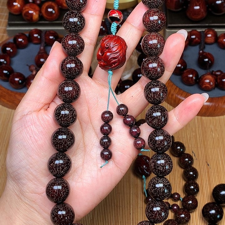 檀香紫檀（小叶紫檀）桃1.5手持