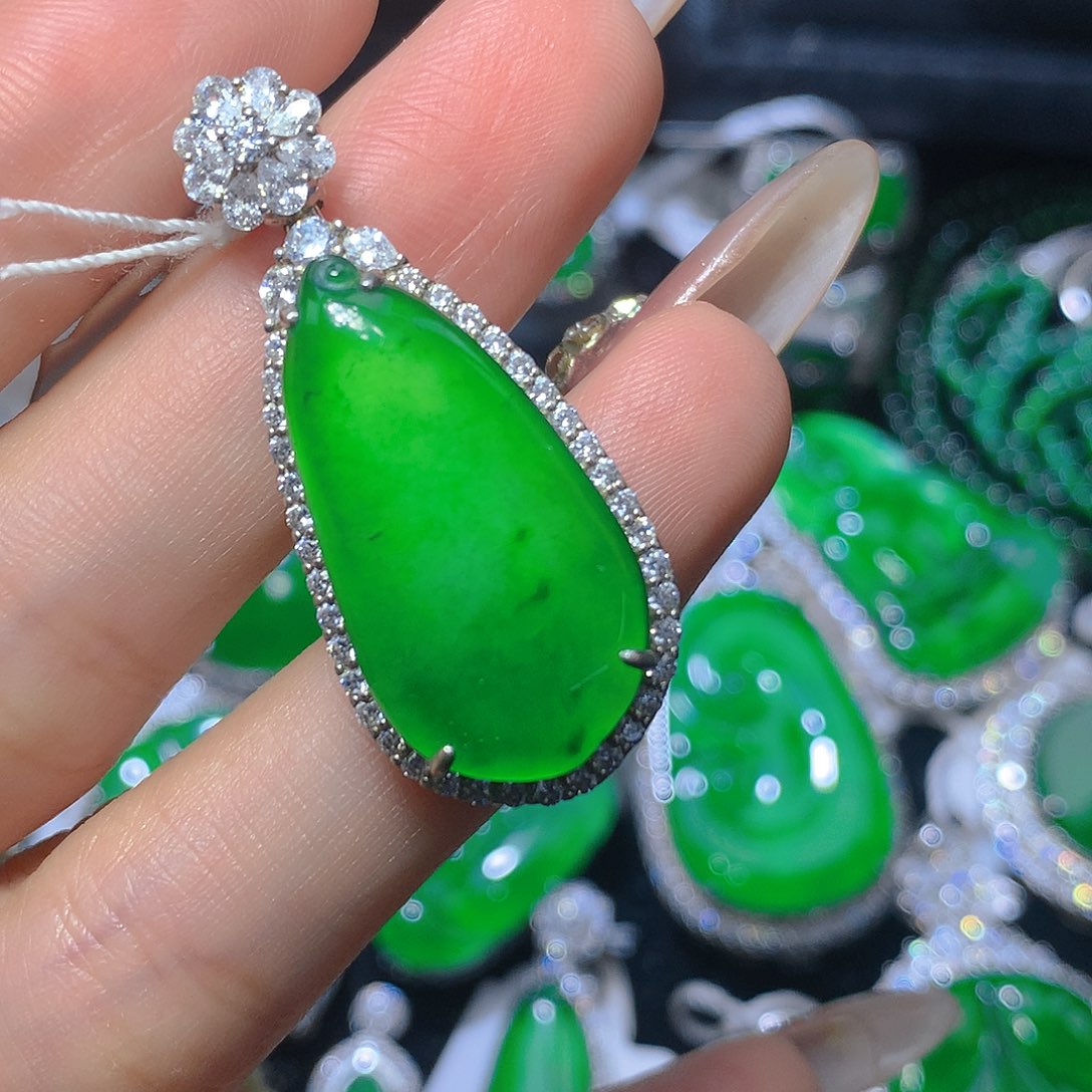 翡翠颈饰银S925镶嵌翡翠