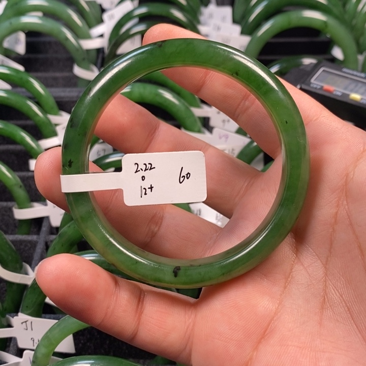 和田玉（碧玉）手镯未镶嵌健**安微瑕