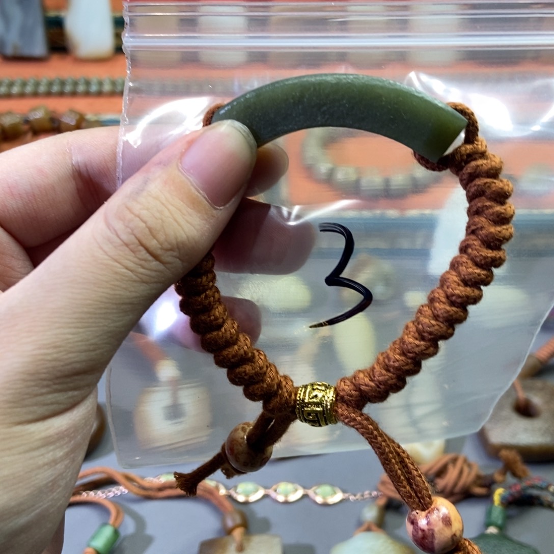 和田玉颈饰未镶嵌