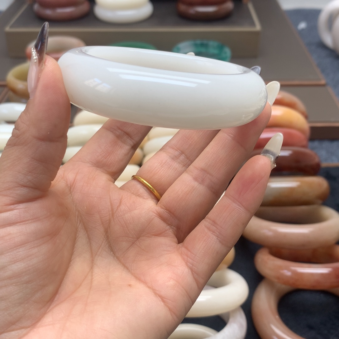 石英质玉未镶嵌手镯