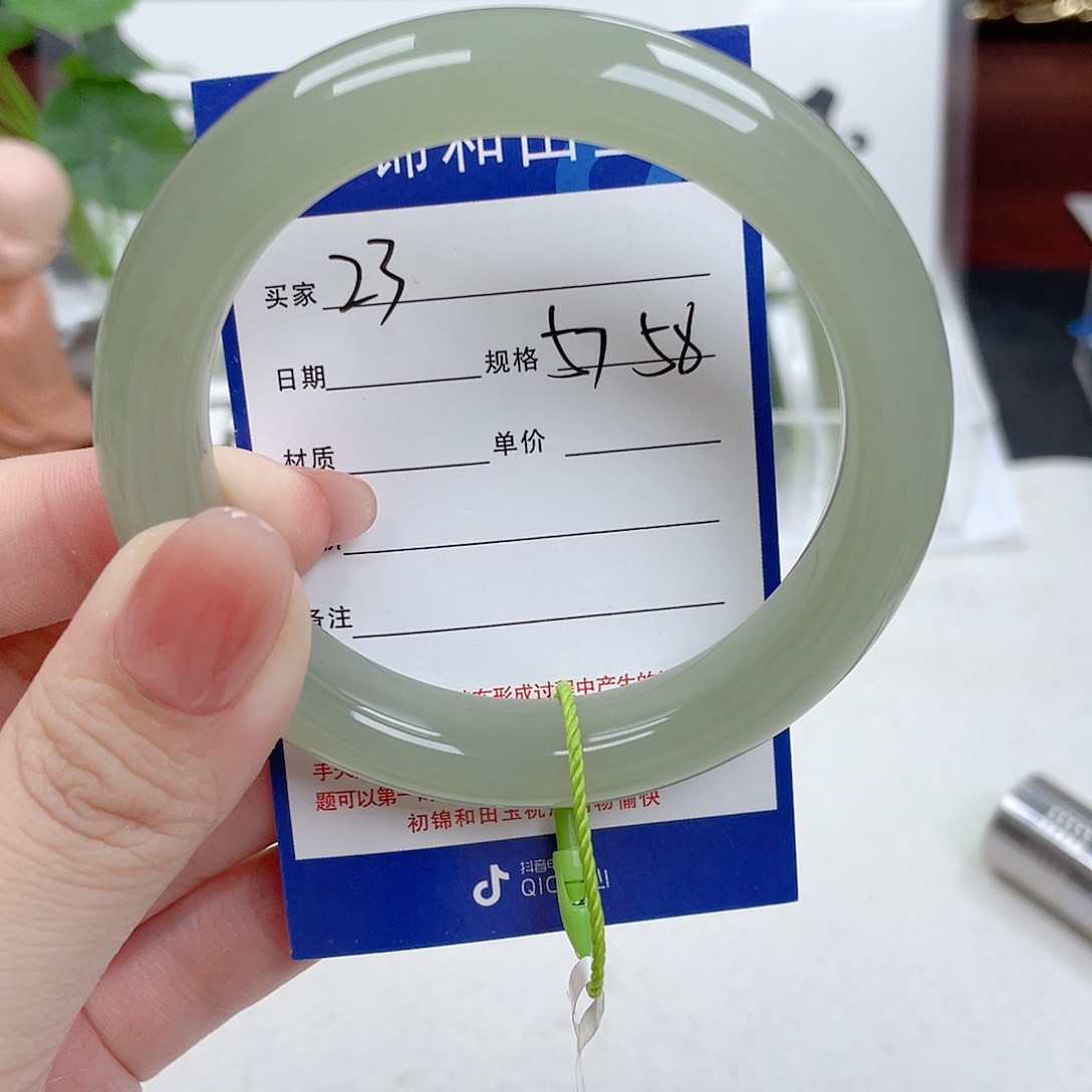 和田玉手镯未镶嵌储****投